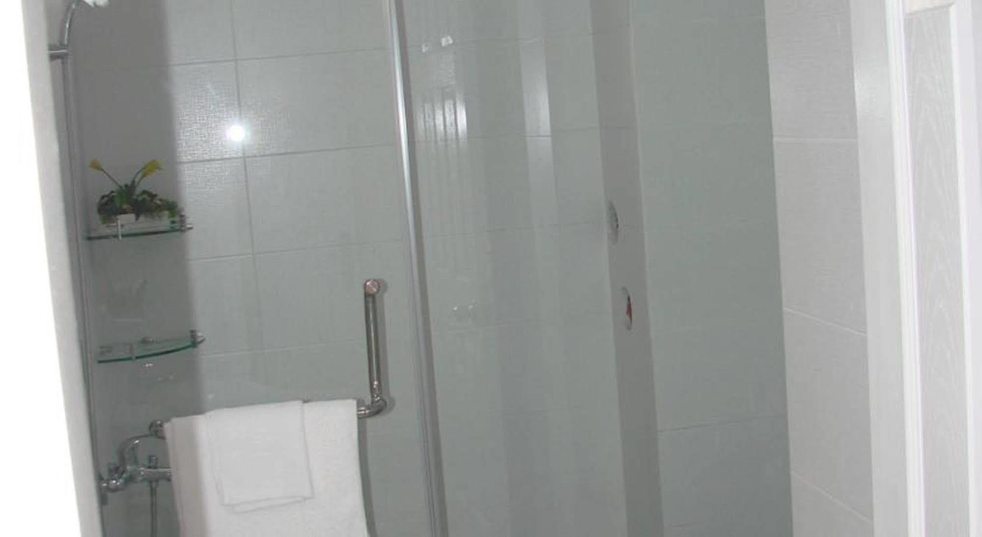 Cat Huy Hotel Thành Pho Ho Chí Minh Esterno foto